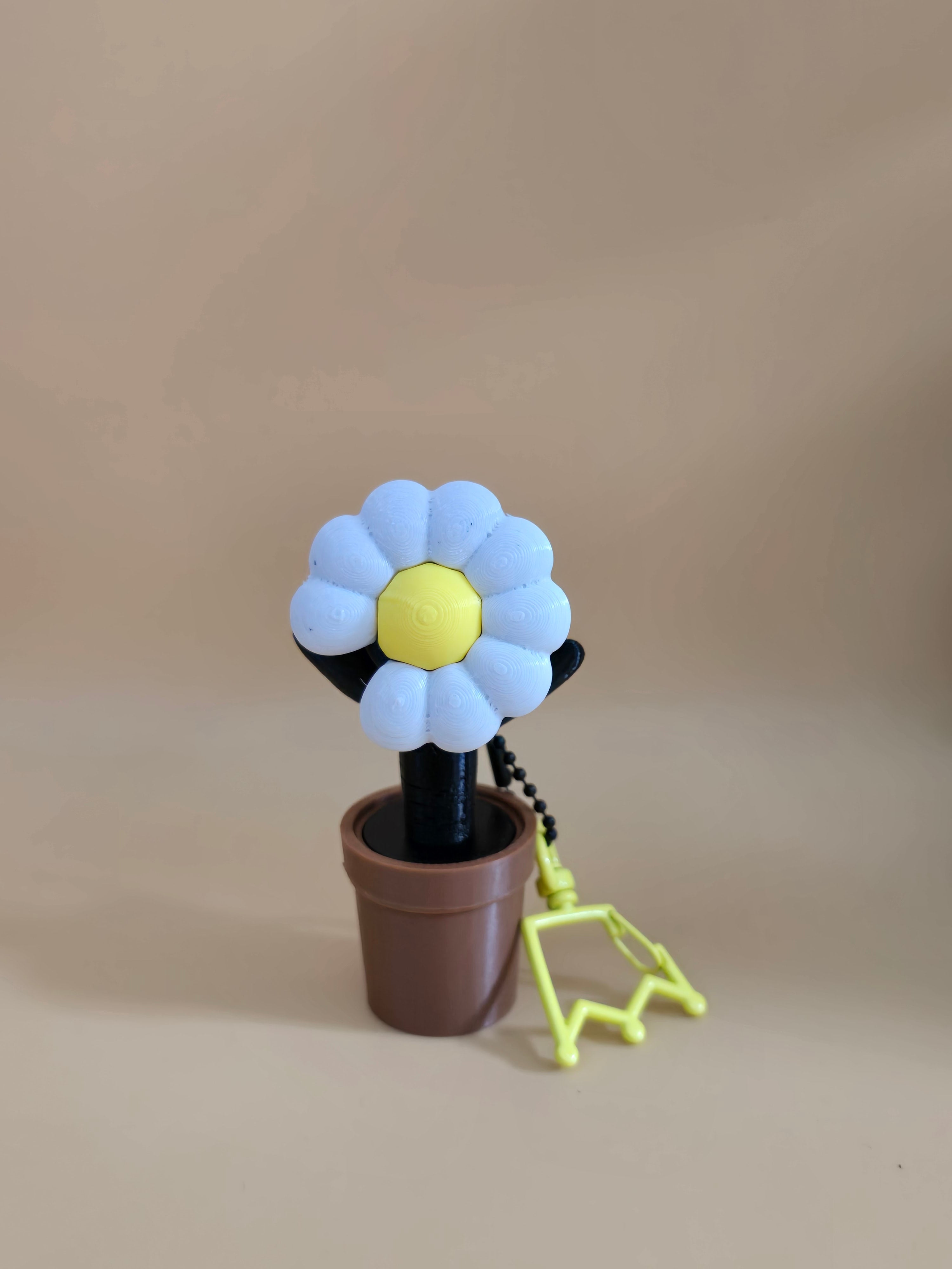 G-DRAGON ファンミーティング キーリング.花びらなどの1式セット G-Dragon Light Stick Daisy with Flower Pot Fidget Keychain – makcosmos